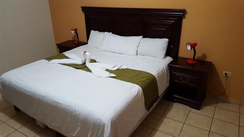 Apart Hotel Pico Bonito Ла-Сейба Экстерьер фото